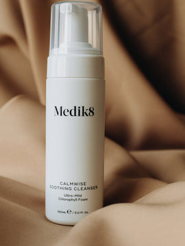 Ніжна пінка з хлорофілом для очищення чутливої шкіри Medik8 Calmwise Soothing Cleanser Foam, 150 мл